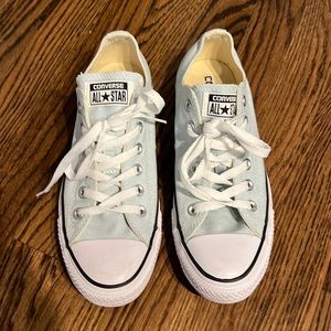 Converse Chuck Taylor All Star Seasonal 2019 Low Top Sneaker. Like new. Size 8